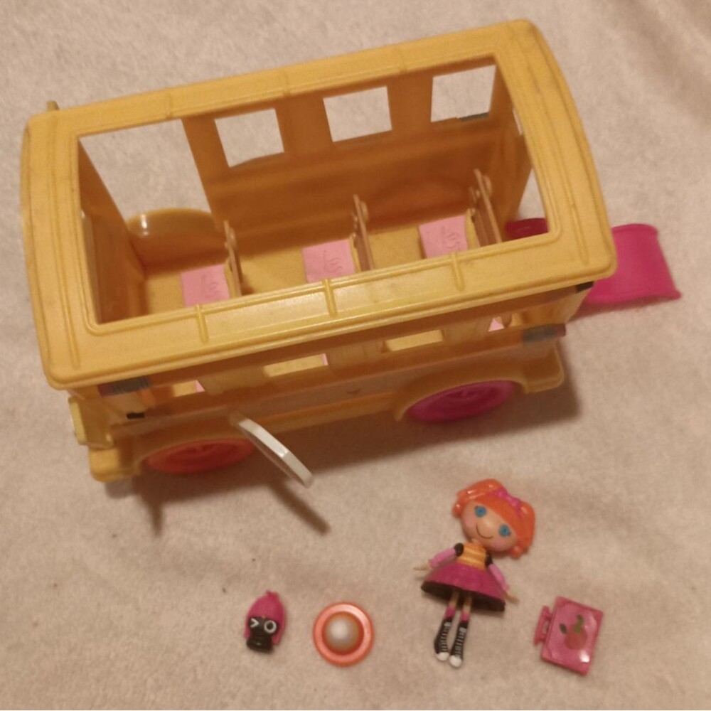 Lalaloopsy Yellow School Bus With Slide & Bea Spells-a-lot with accessories